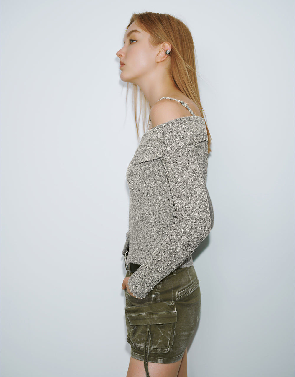 Off-Shoulder Zipper Front Knitted T-Shirt