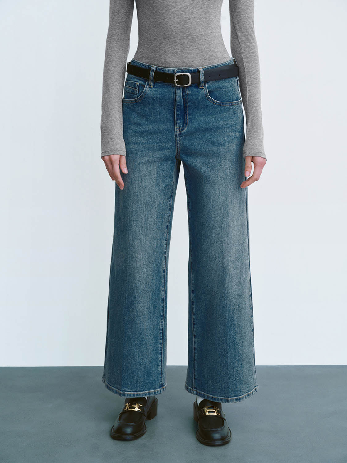 Straight Jeans With Belt