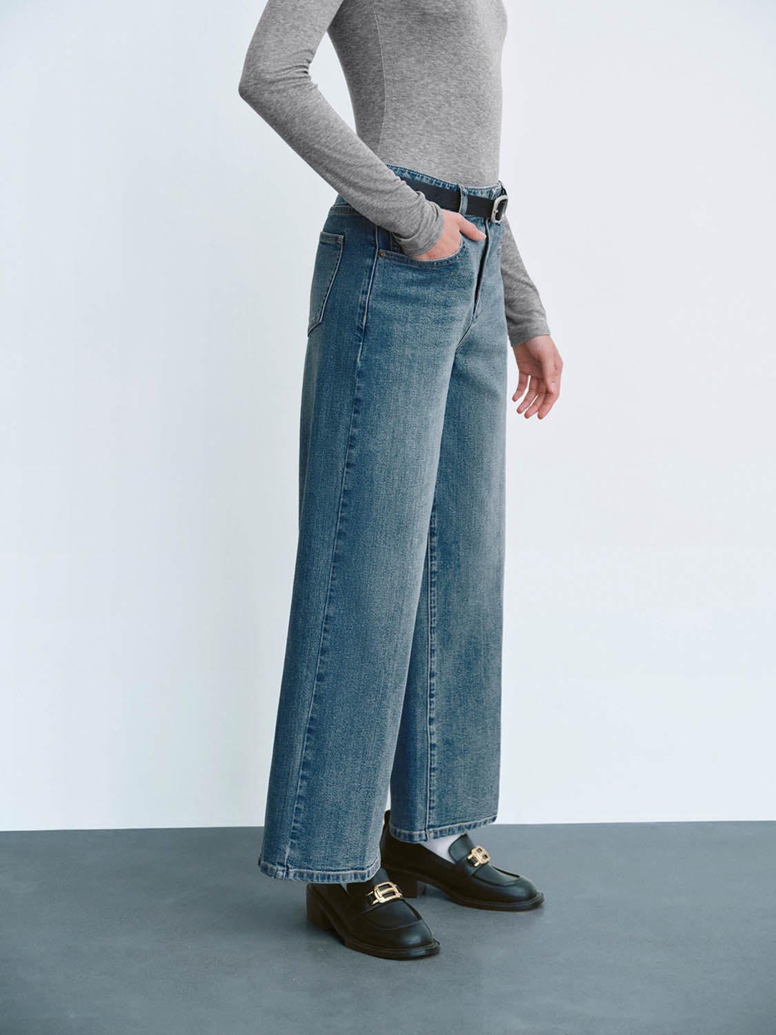 Straight Jeans With Belt