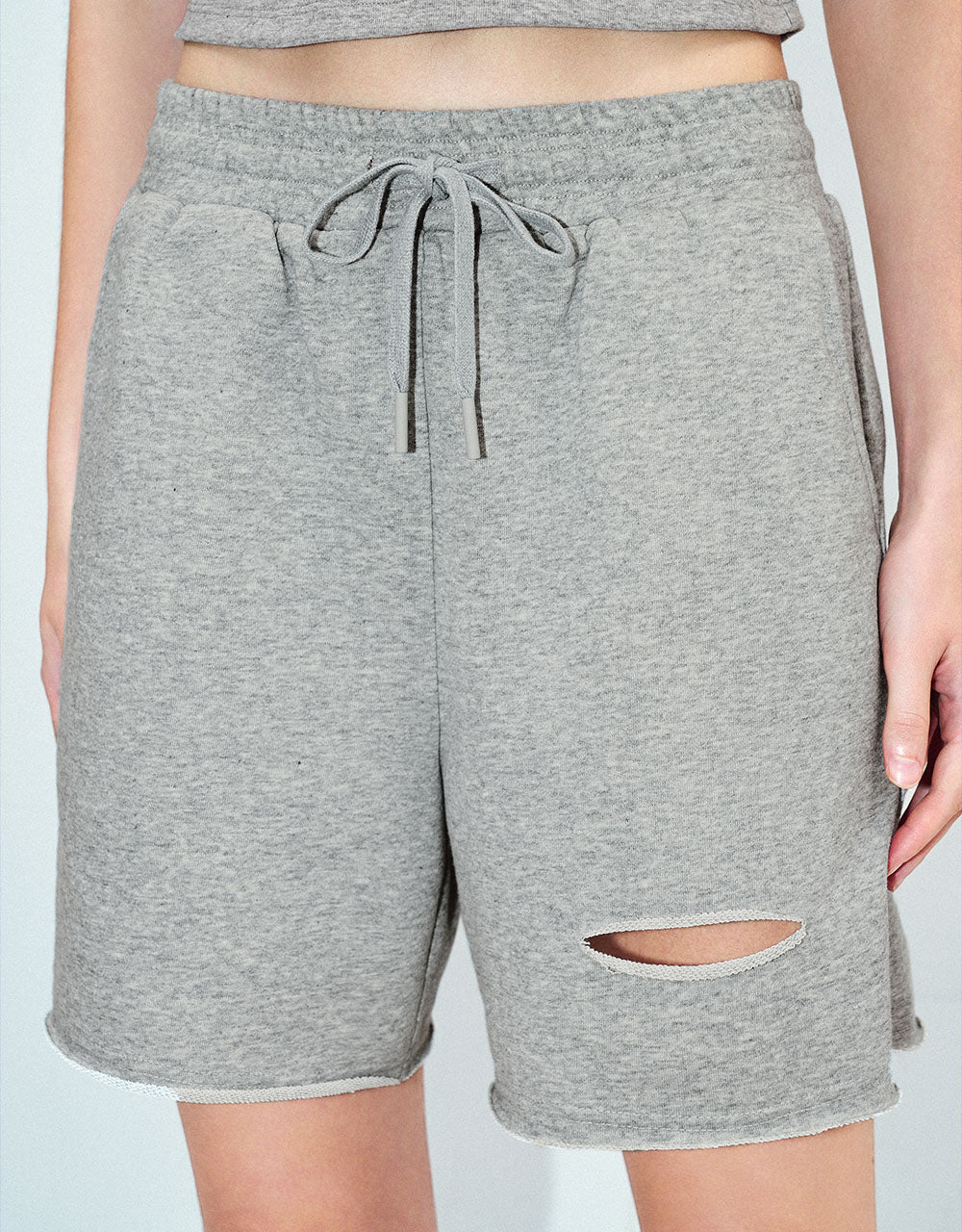 Drawstring Waist Raw Hem Loose Shorts