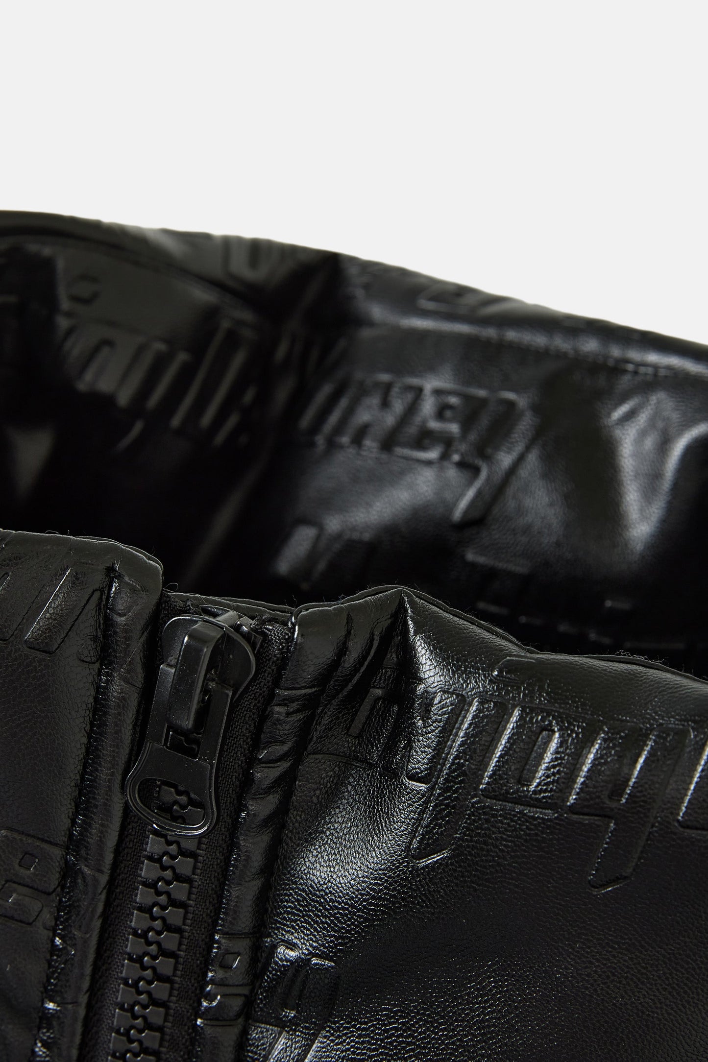 MEDM 로고 다운 재킷. 