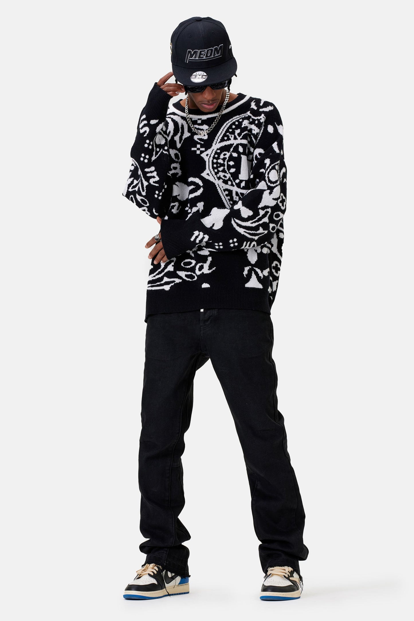 MEDM 캐슈 플라워 스웨터