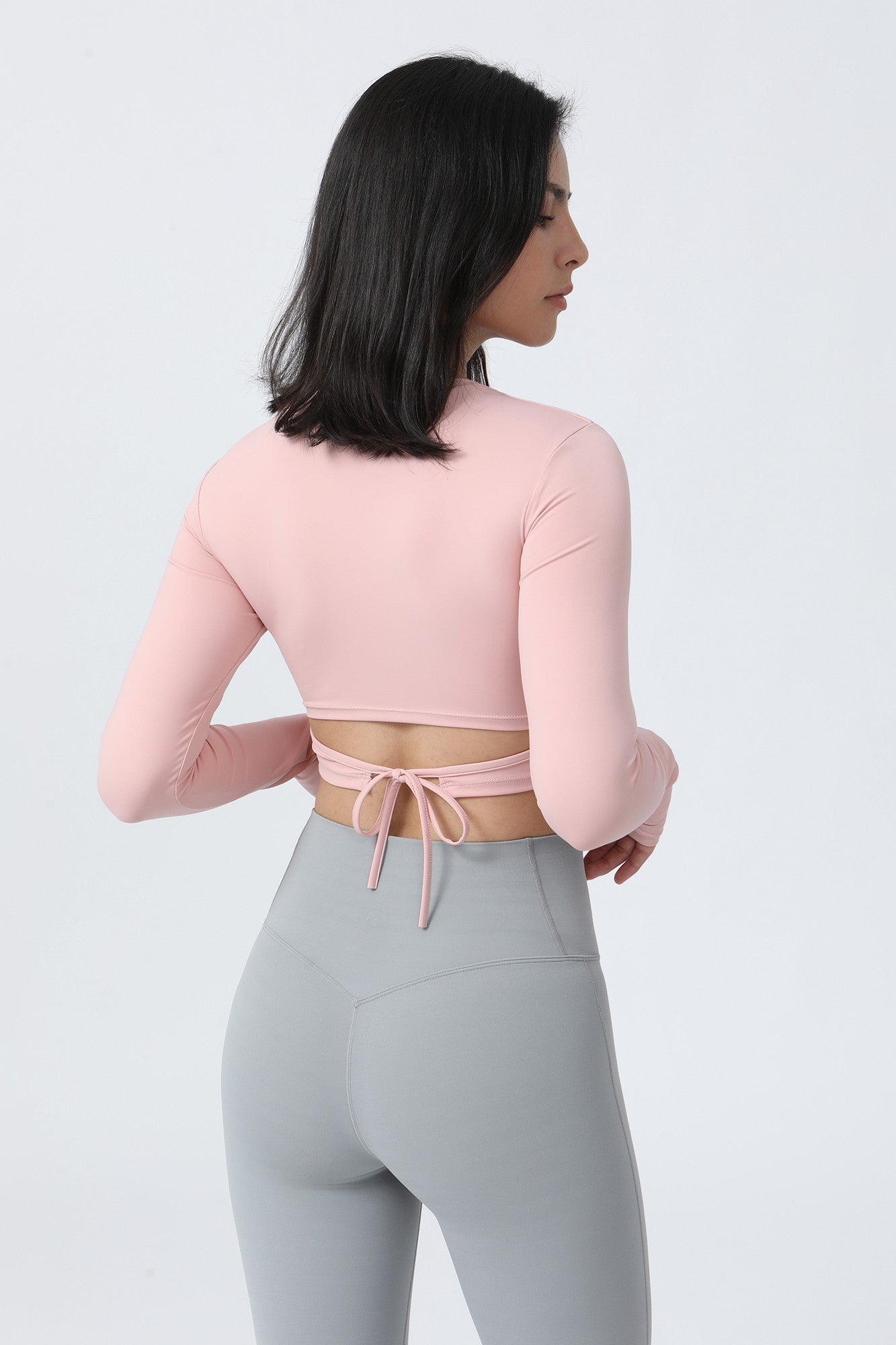 엄지손가락 구멍이 있는 긴소매 크롭 셔츠