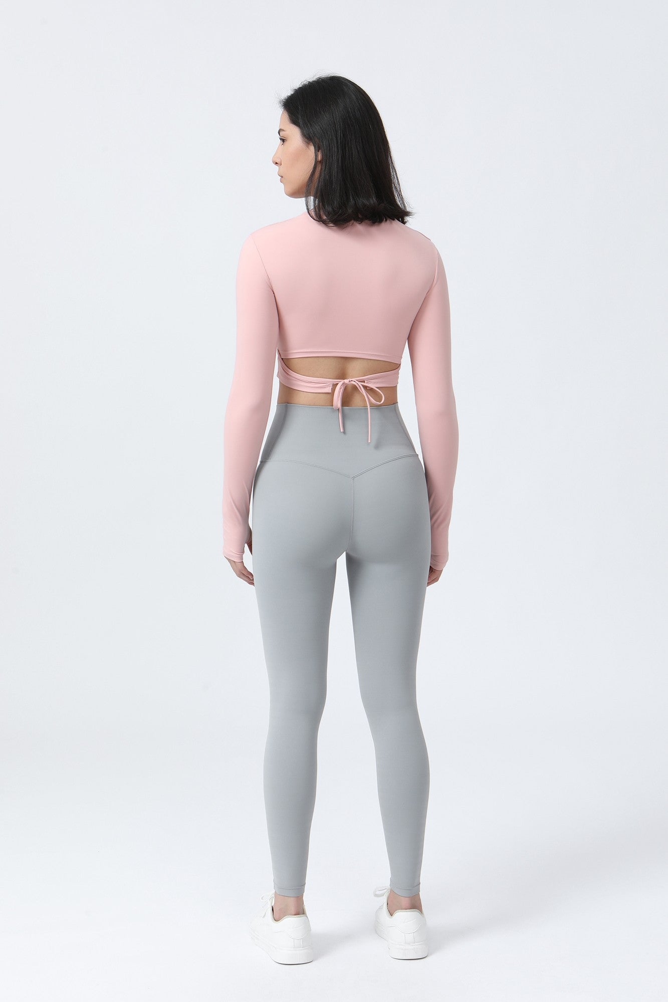 엄지손가락 구멍이 있는 긴소매 크롭 셔츠