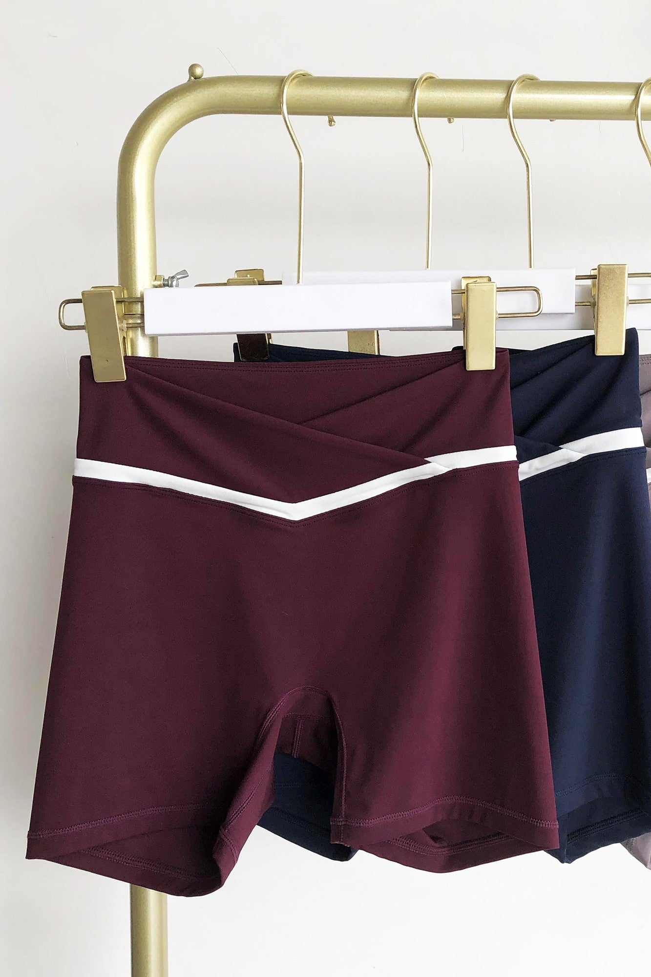 Contrast Trim V-Waist Gym Shorts