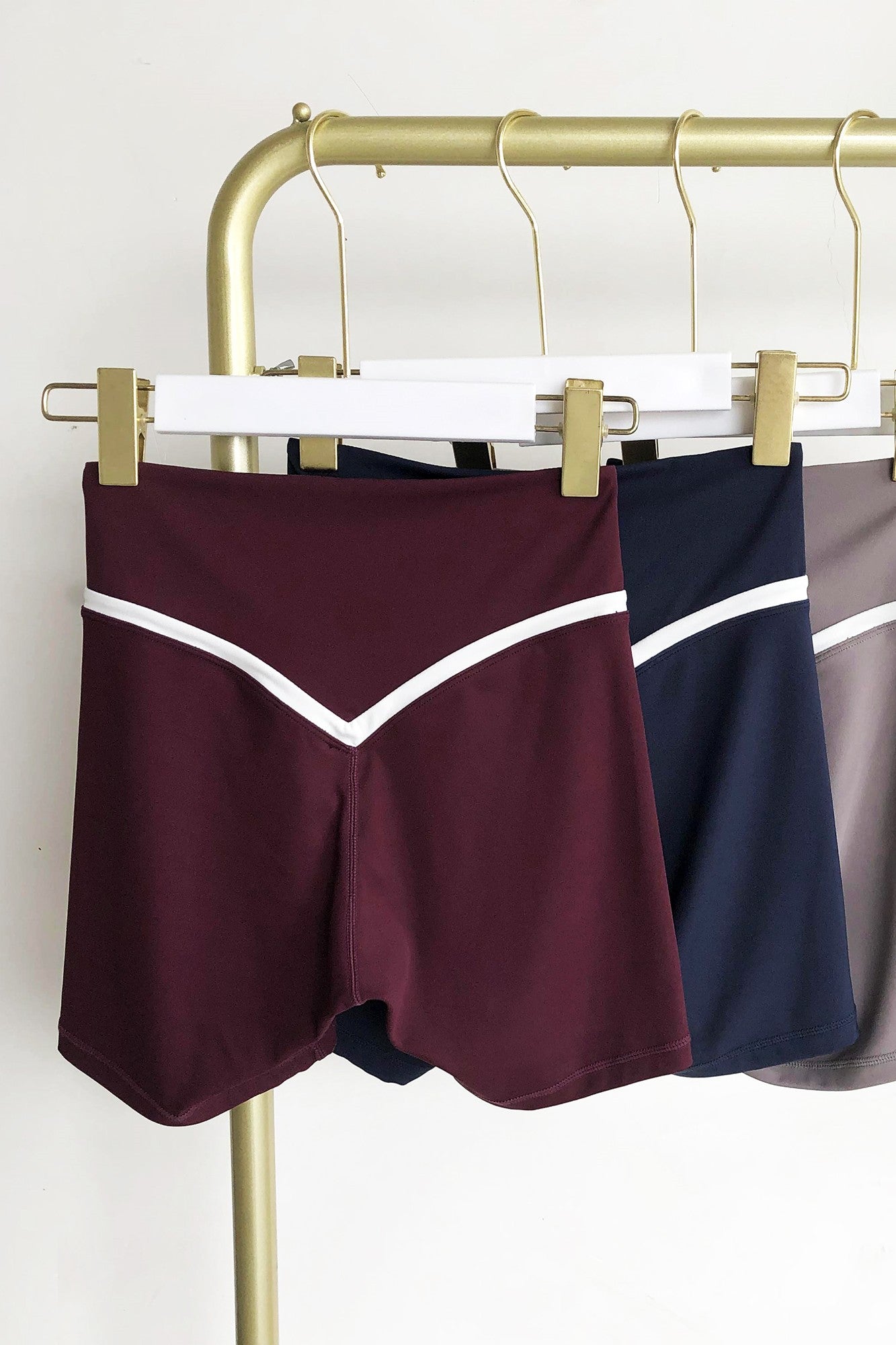 Contrast Trim V-Waist Gym Shorts