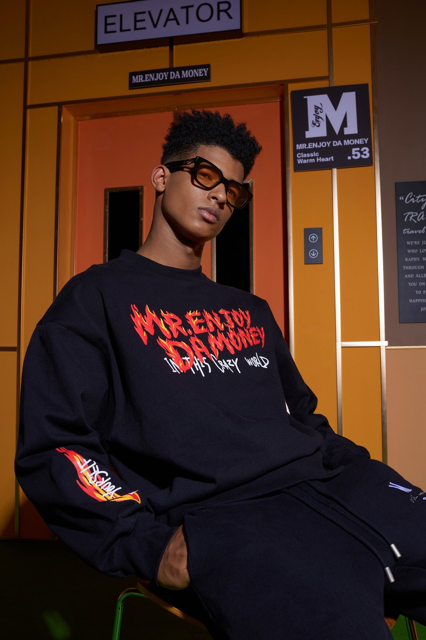 MEDM 크레이지 월드 스웨터