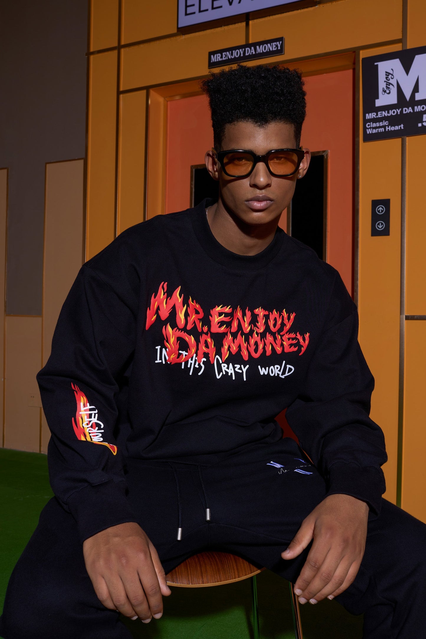 MEDM 크레이지 월드 스웨터