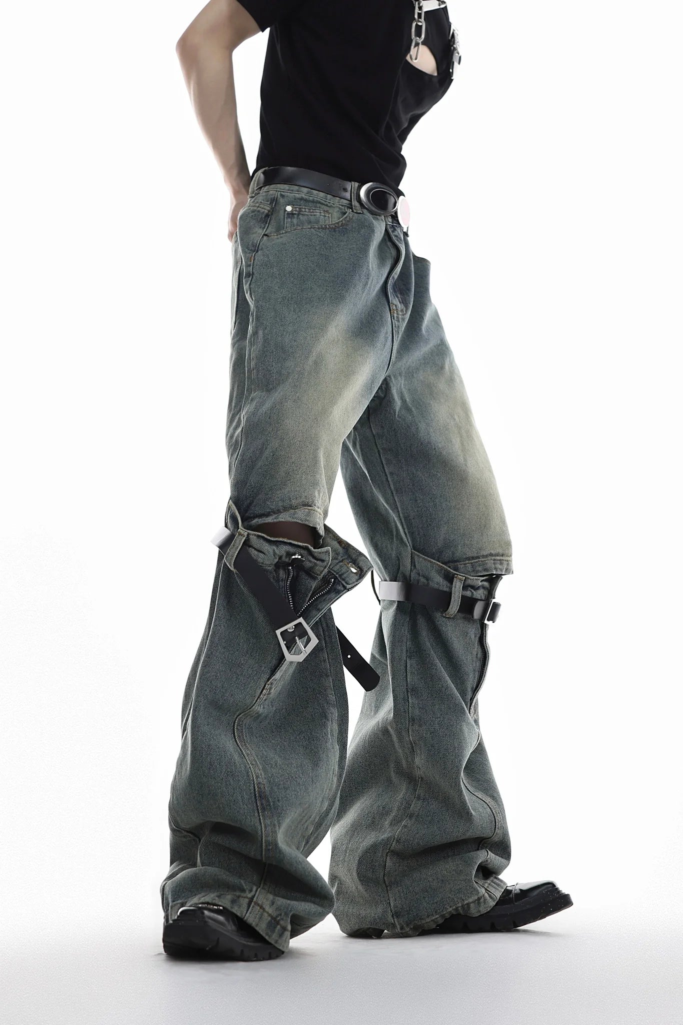 Distressed Wide-Leg High-Waist Jeans with Cut Out - Belt Spliced