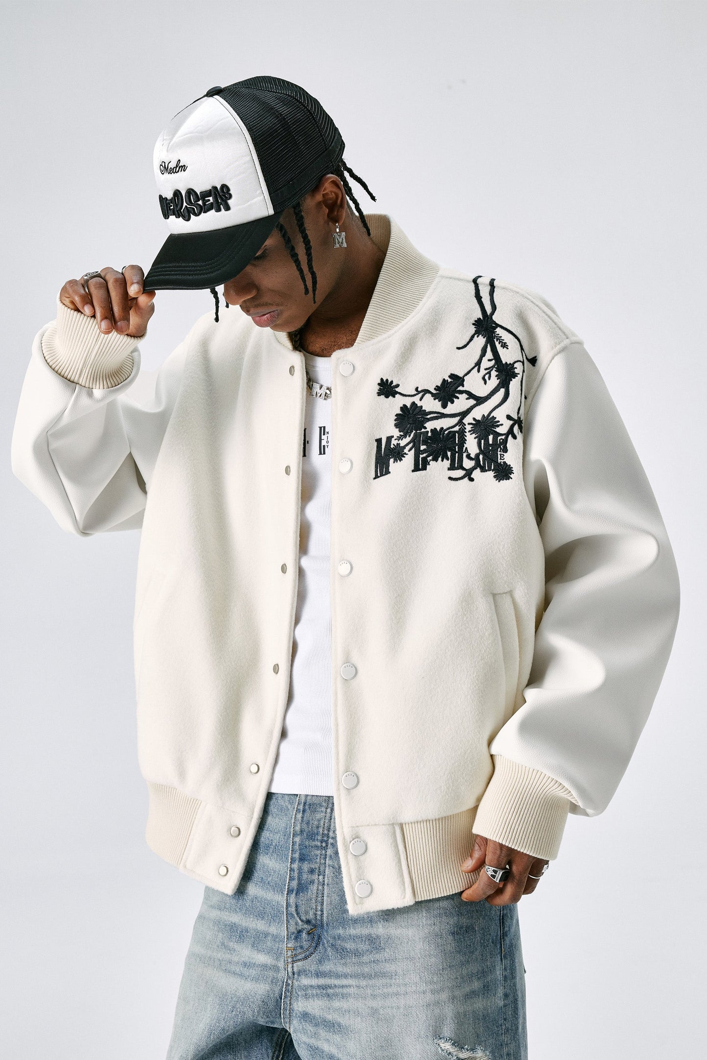 MEDM 자수 데이지 바시티 재킷