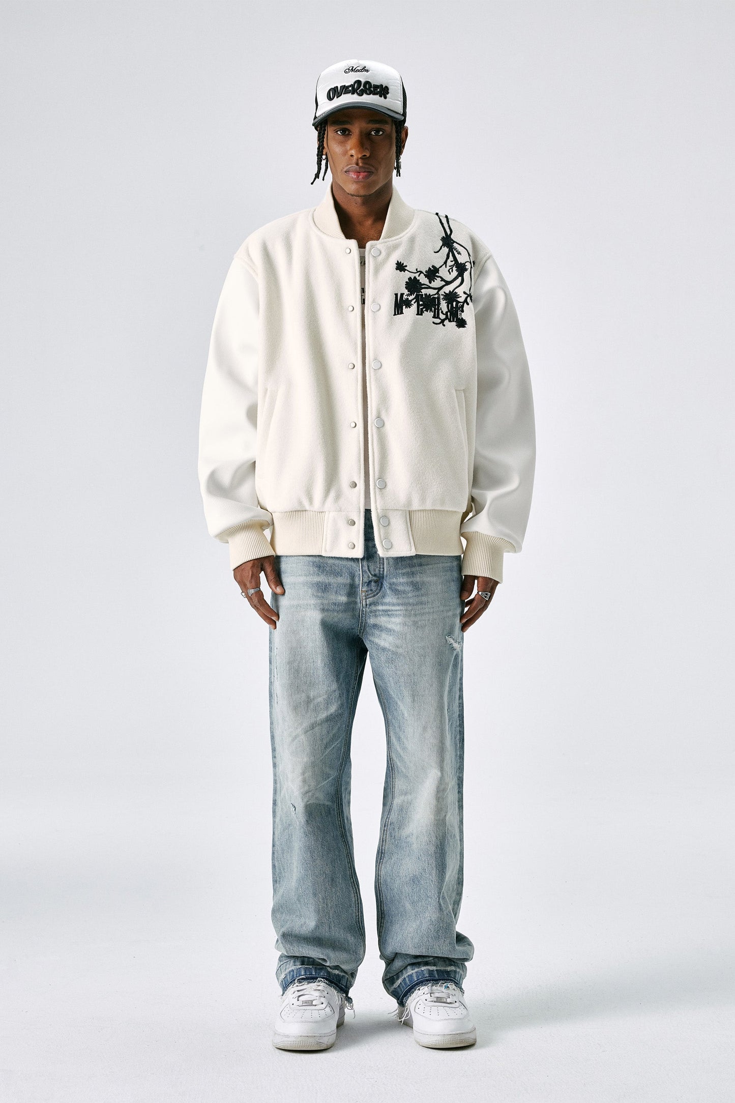 MEDM 자수 데이지 바시티 재킷