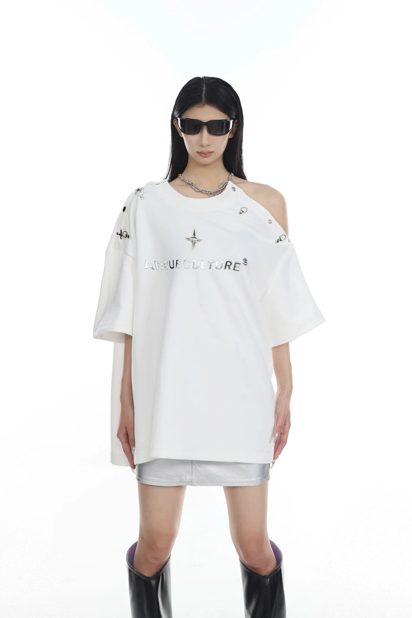 Gender-Neutral Loose T-Shirt with  Airplane Buckle & Adjustable Off-Shoulder