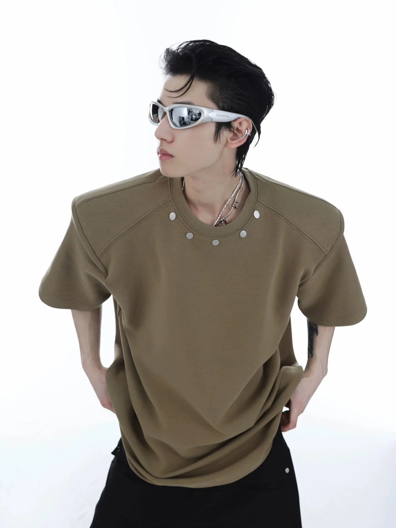 High End Loose Short-Sleeve T-Shirt with Metal Button & Shoulder Pads