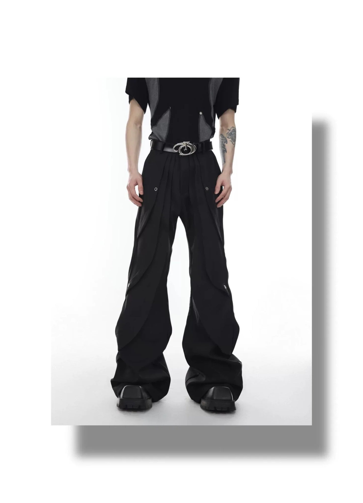 High-Waisted Flared Suit Pants with Pleated and Metal Accents