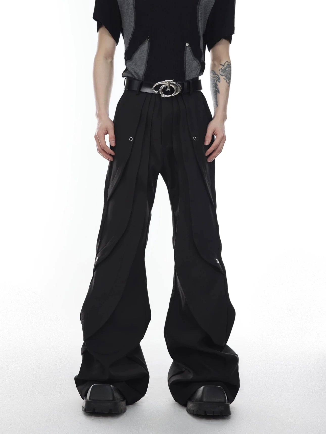 High-Waisted Flared Suit Pants with Pleated and Metal Accents