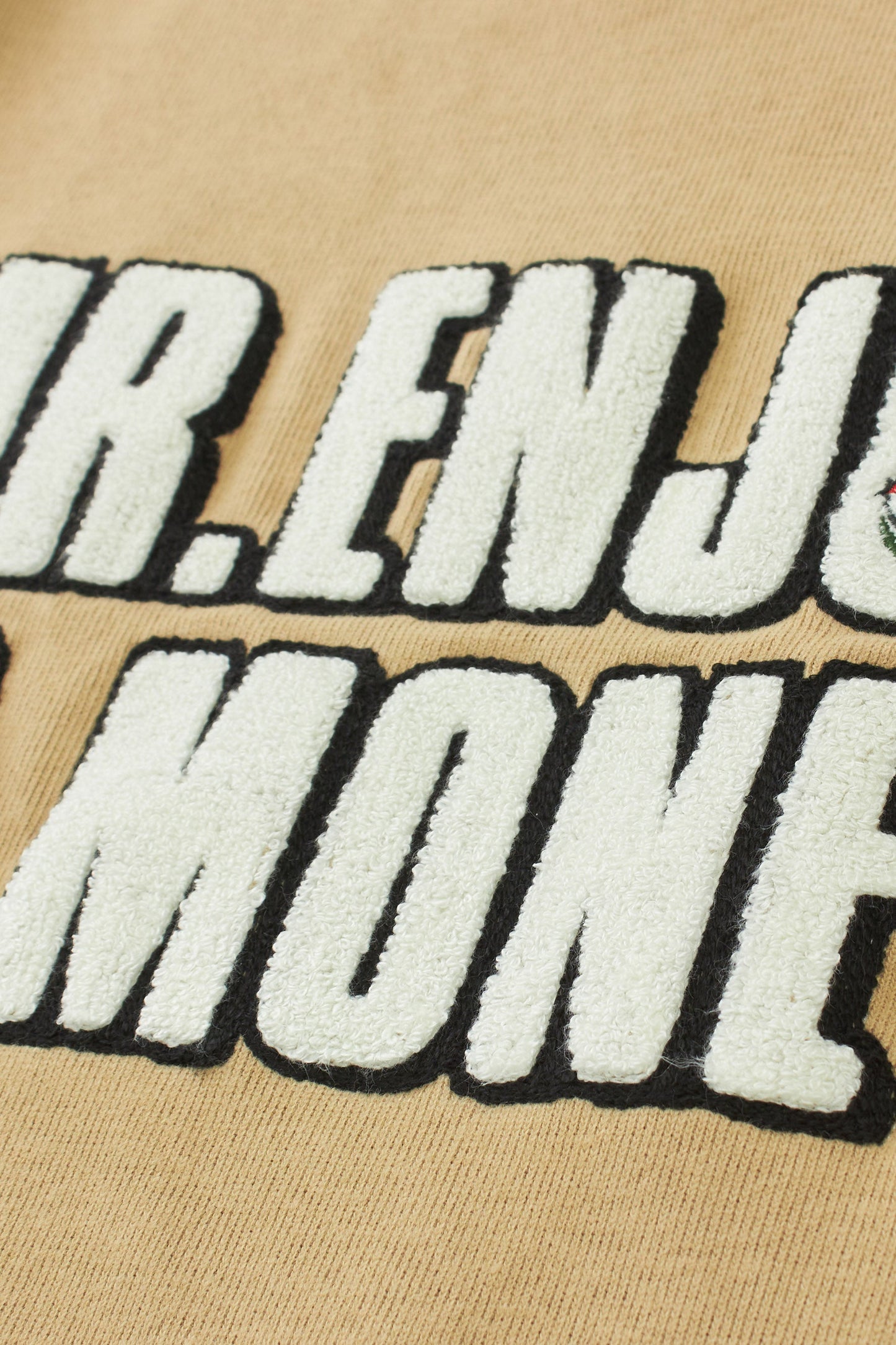 MEDM 3D 자수 스웨터