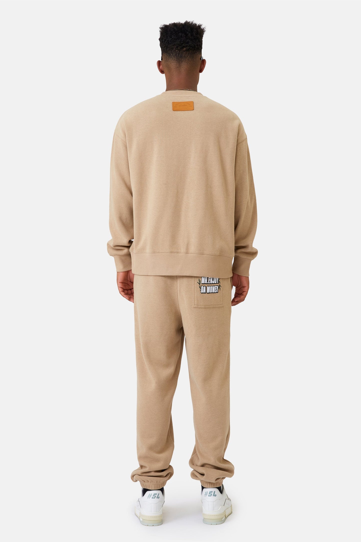 MEDM 3D 자수 스웨터