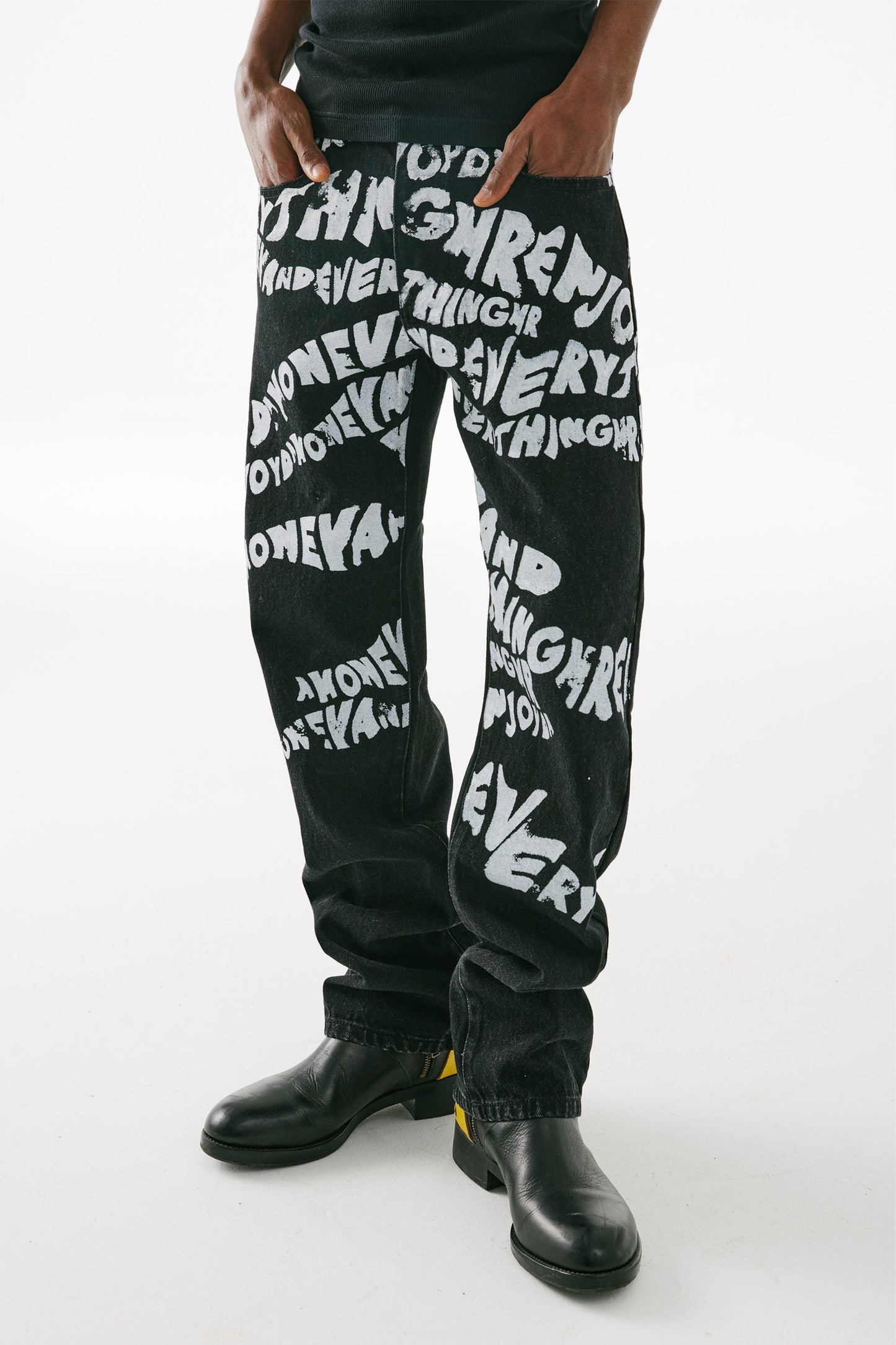 MEDM ロゴパターン ジーンズ