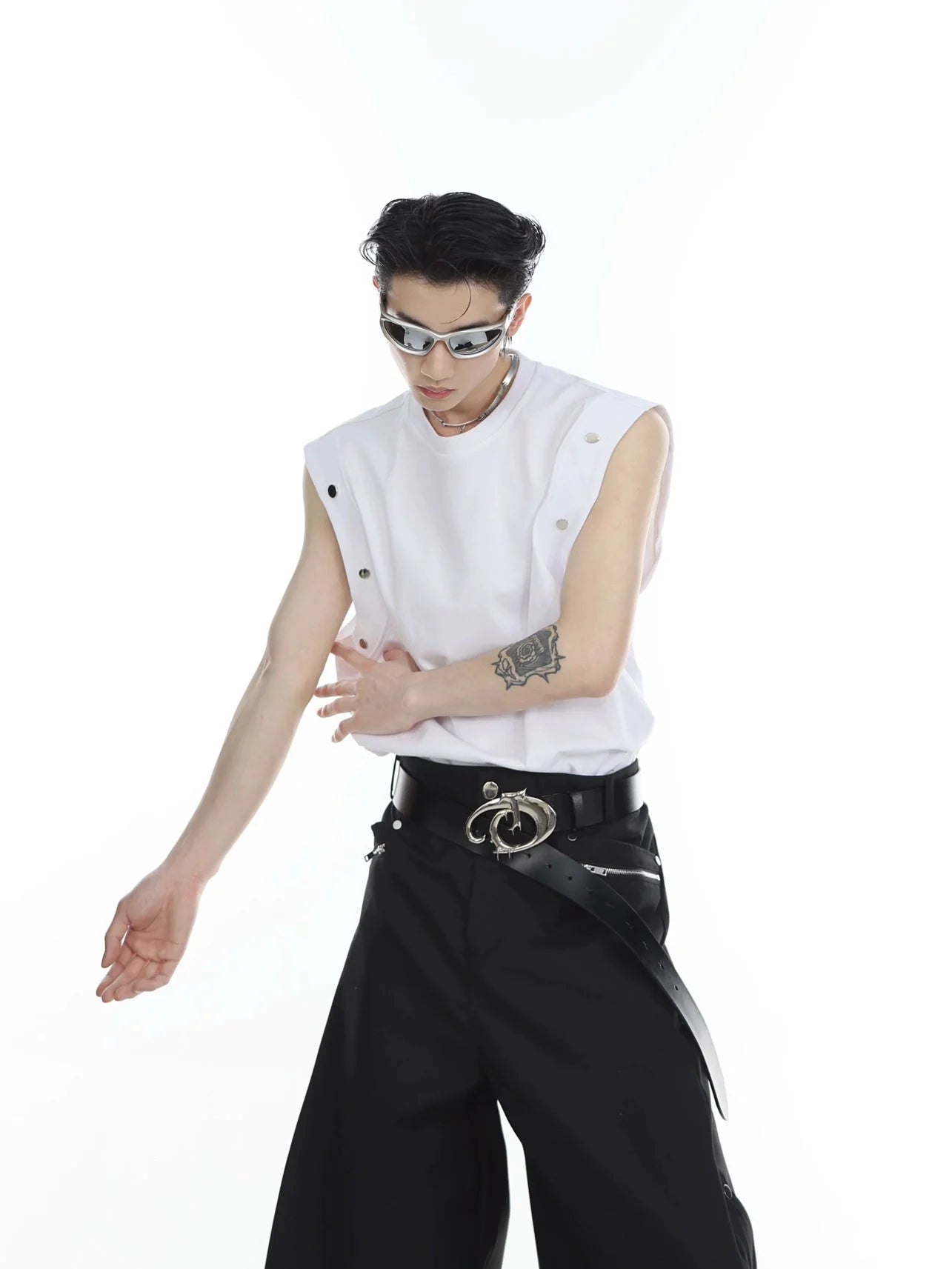 Men's Streetwear Sporty Loose-Fit Tank Top with Metal Button Accents