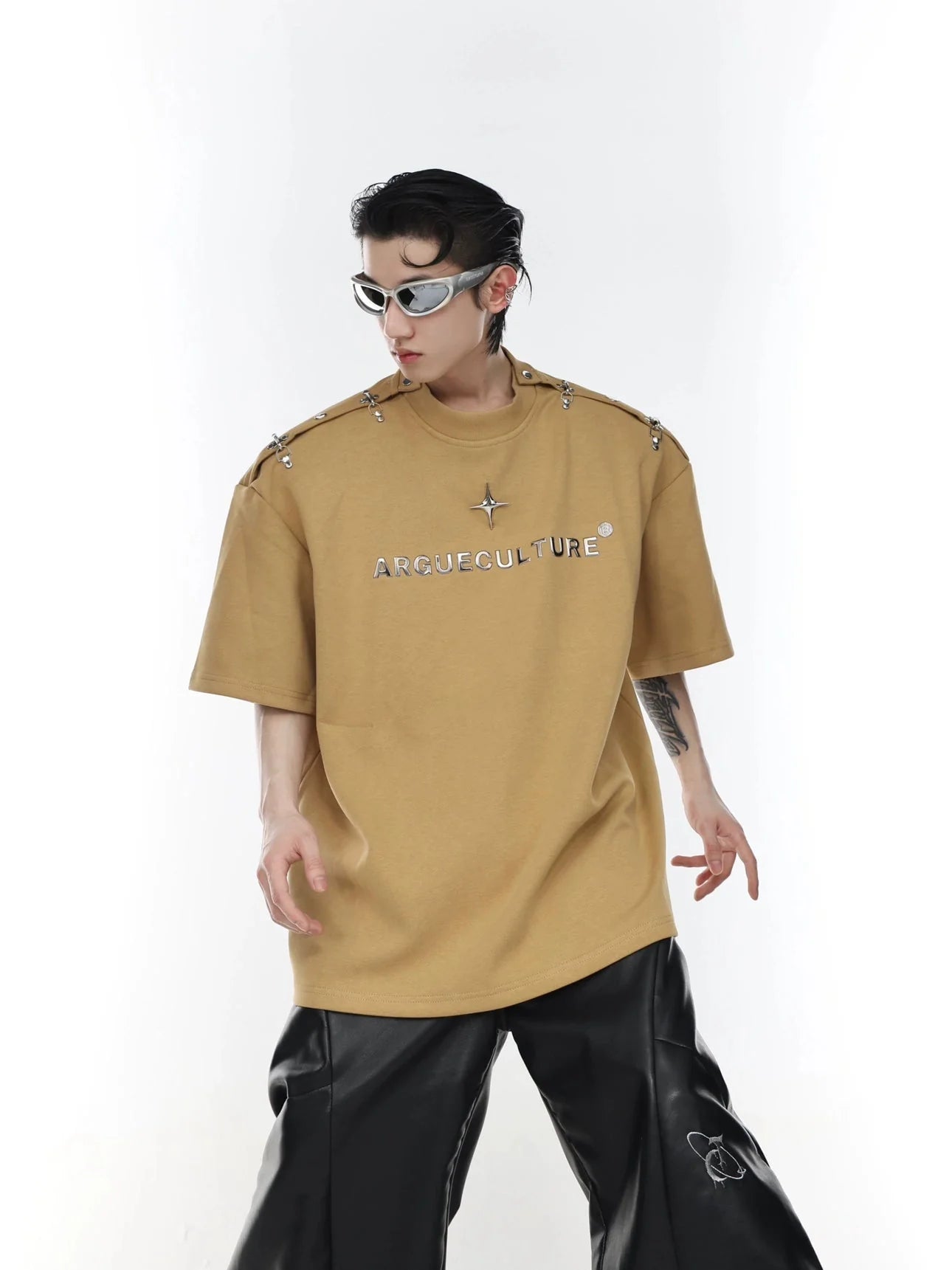 Minimalist Metal Toggle Closure Short Sleeve T-Shirt with Pads Shoulder