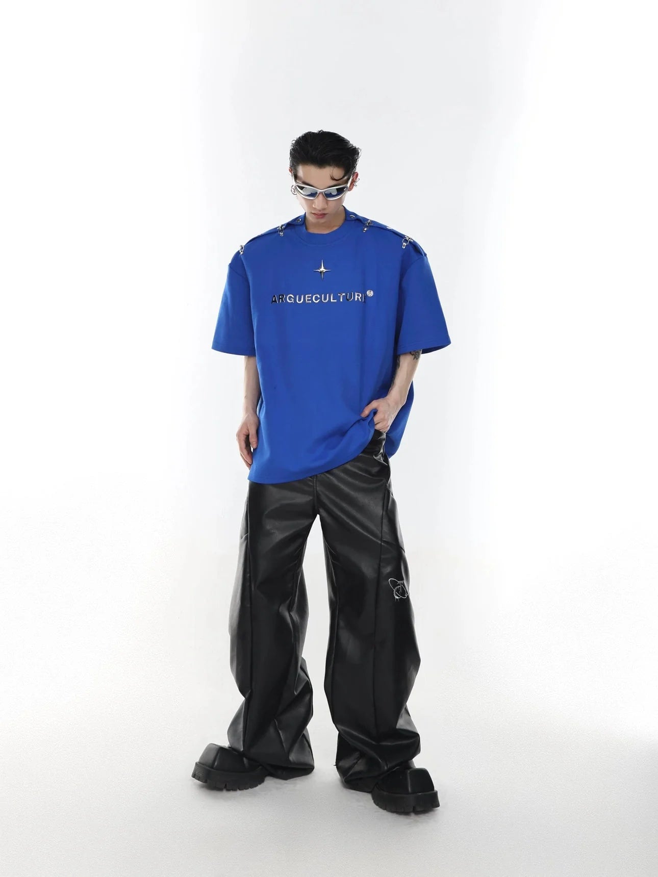 Minimalist Metal Toggle Closure Short Sleeve T-Shirt with Pads Shoulder