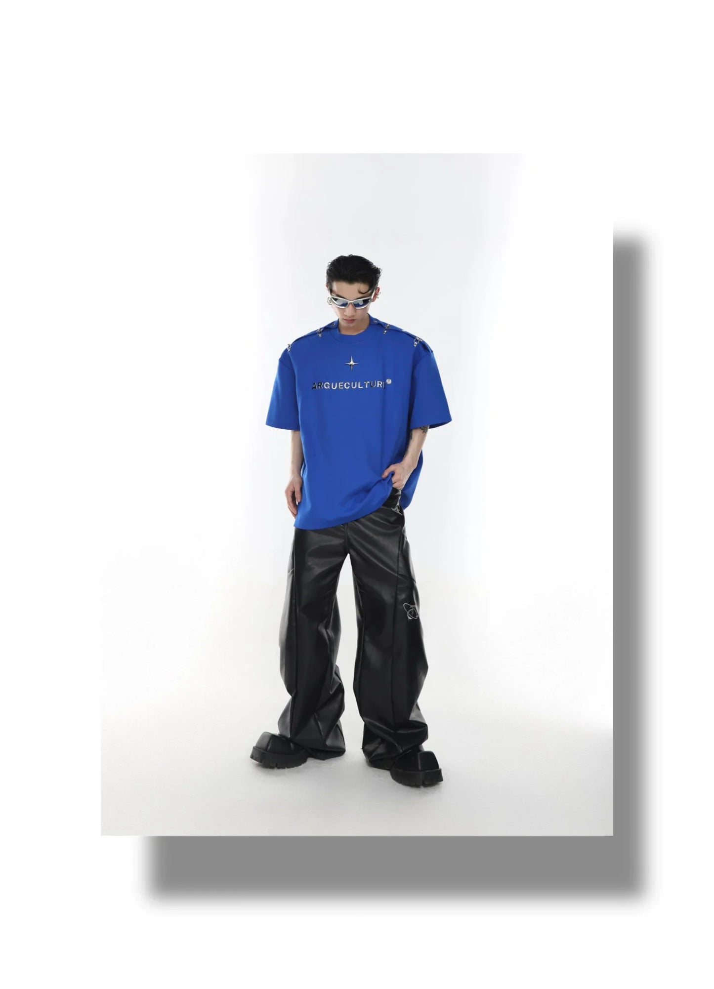 Minimalist Metal Toggle Closure Short Sleeve T-Shirt with Pads Shoulder