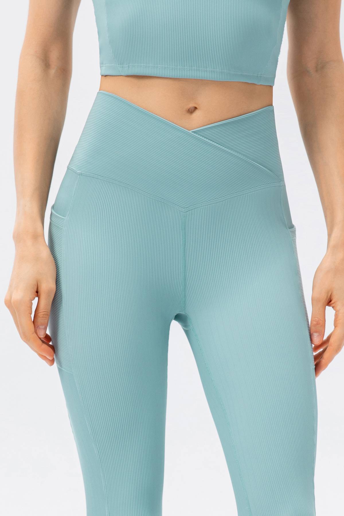 Ribbed V-Shape Leggings with Pockets