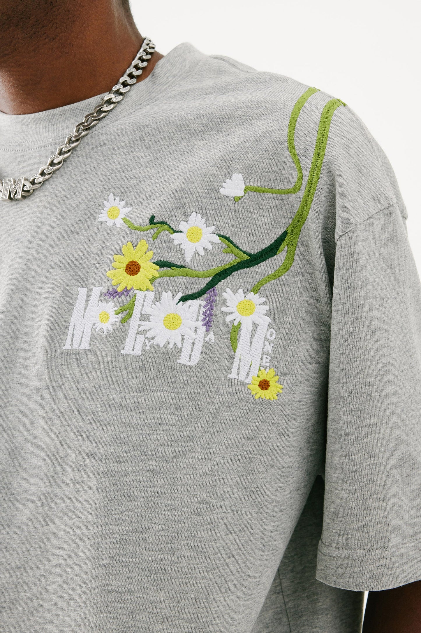 MEDM 자수 플로럴 티셔츠