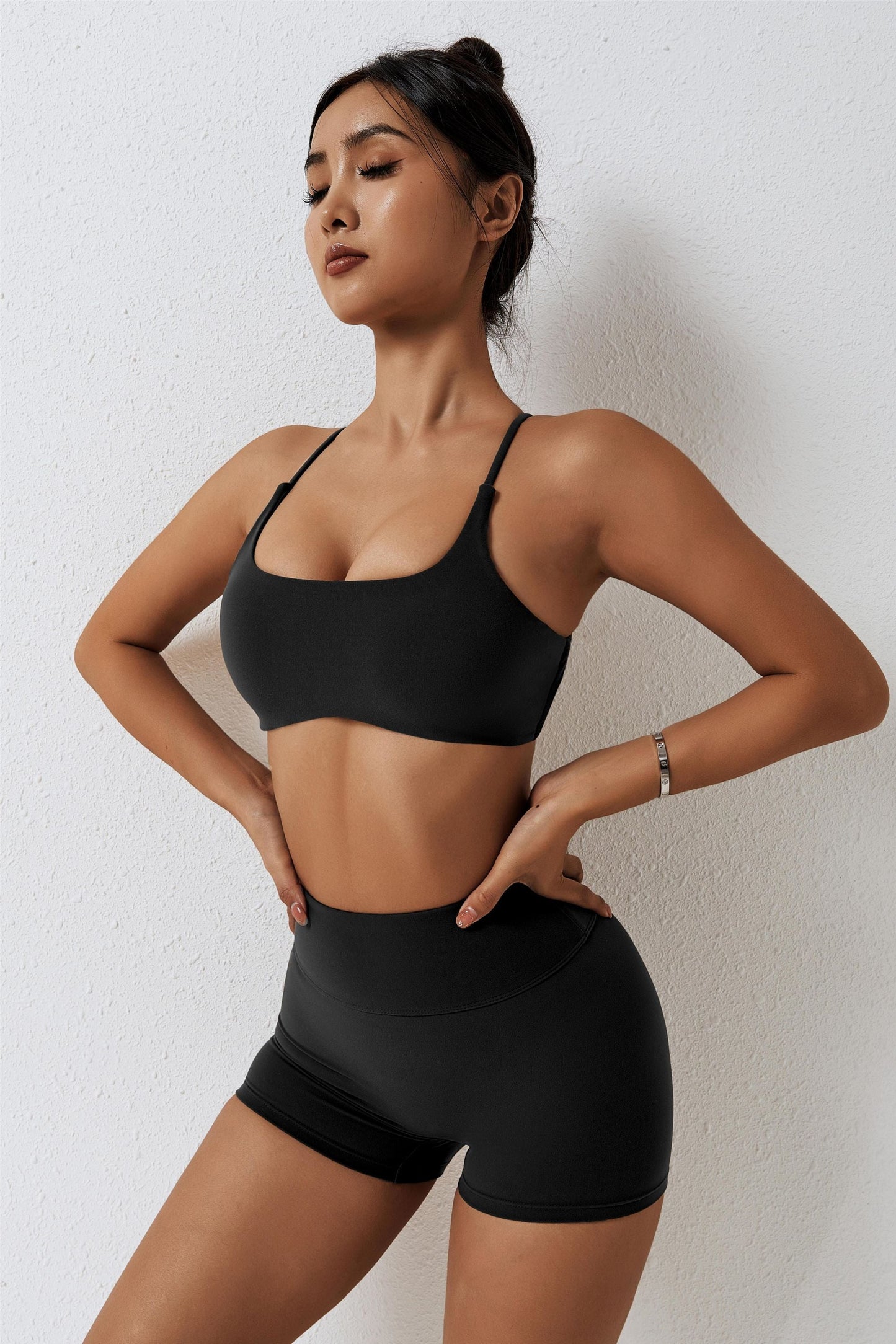 Scoop Neckline Crossover Strappy Sports Bra