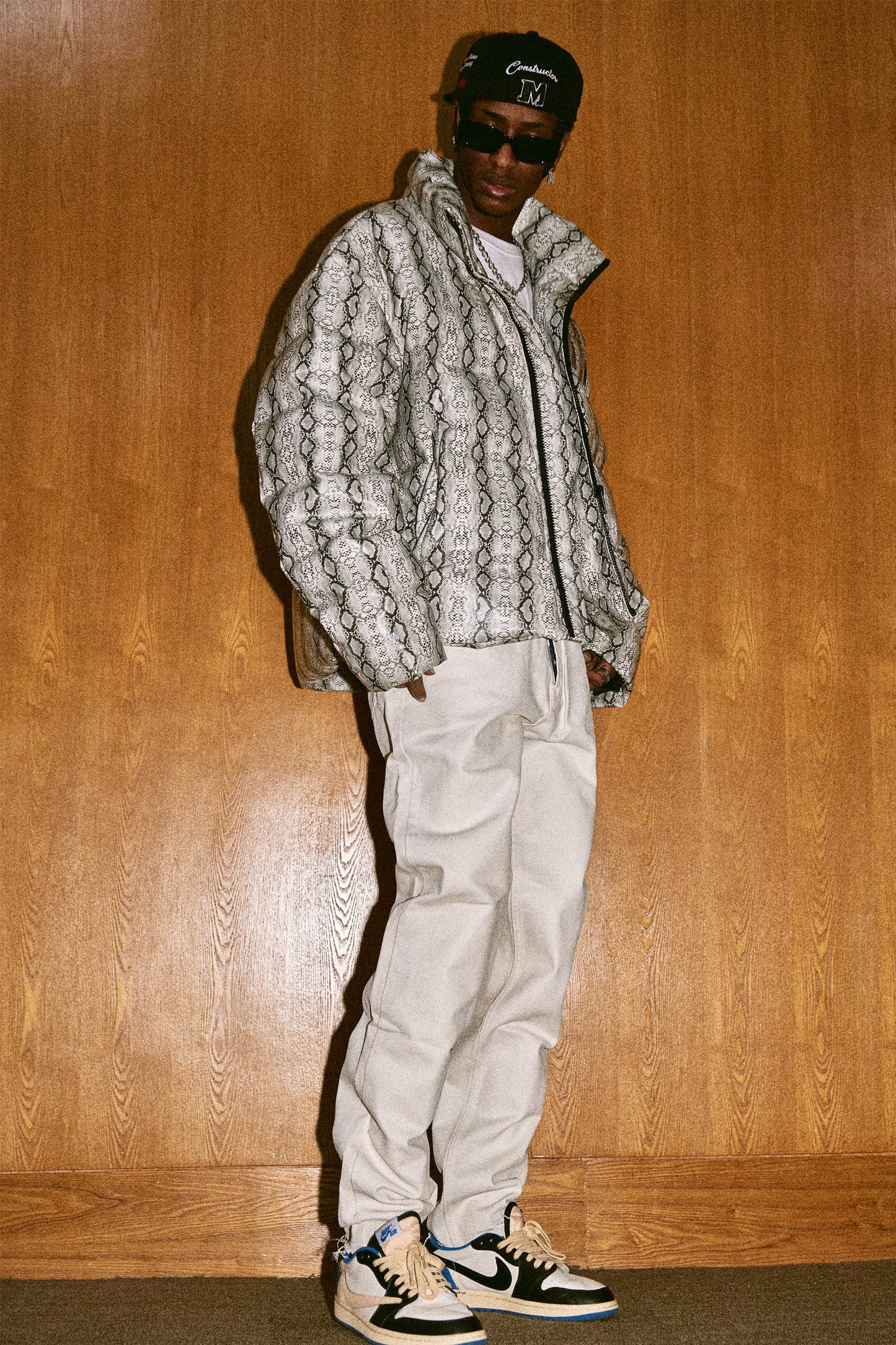 MEDM 스네이크 패턴 다운 재킷