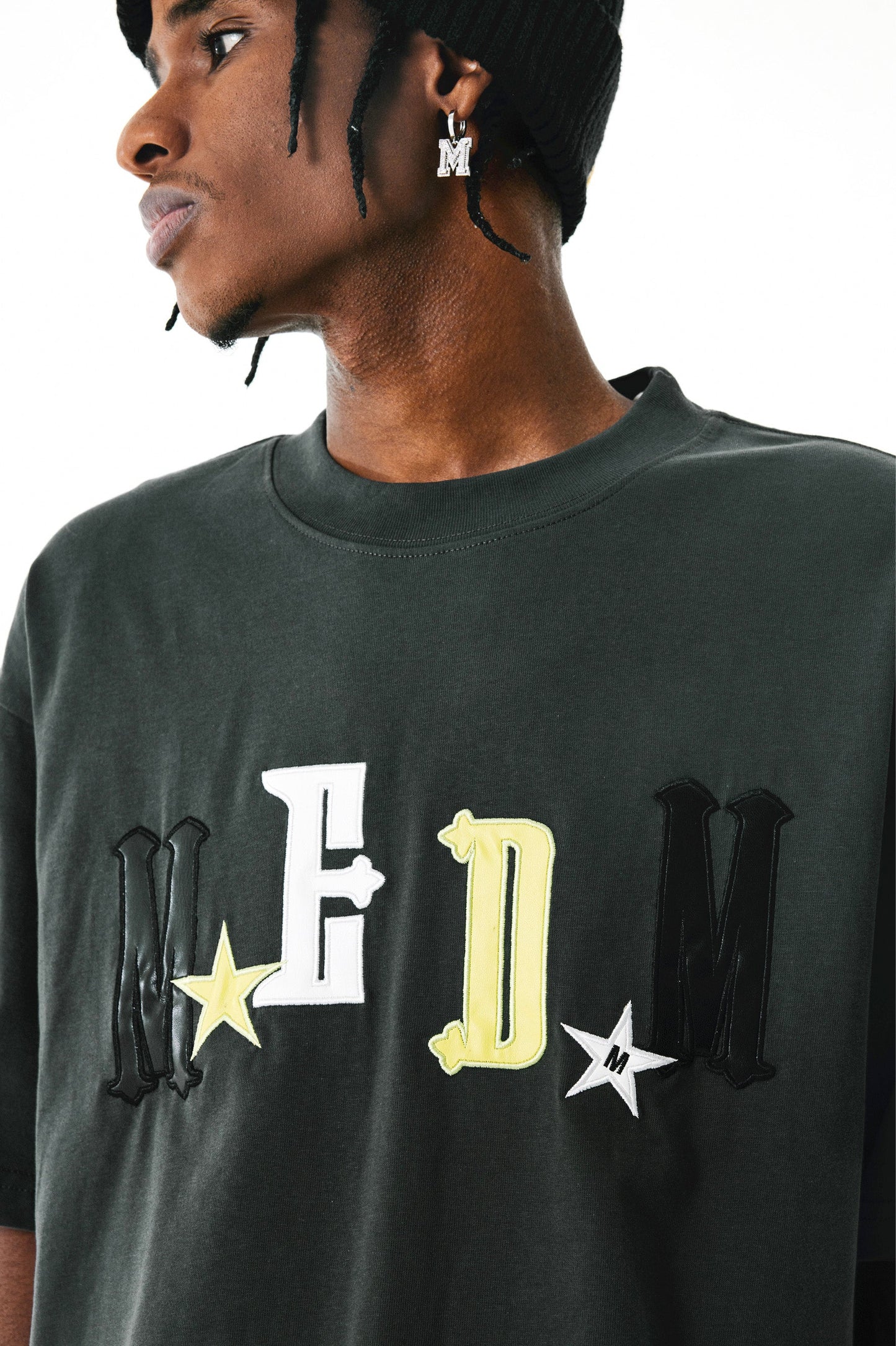 MEDM 가죽 자수 로고 티셔츠