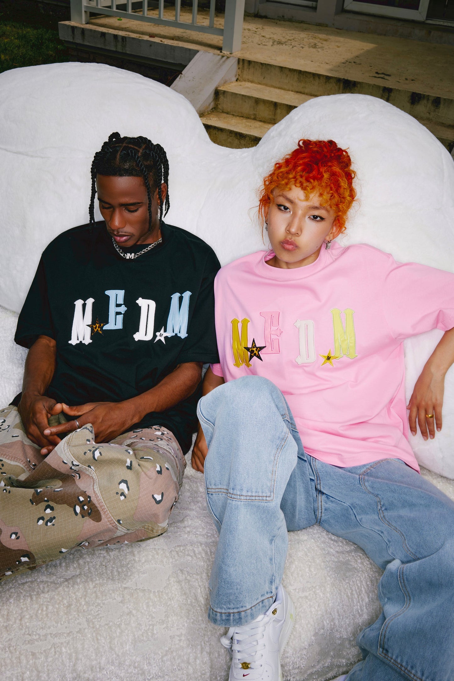 MEDM 가죽 자수 로고 티셔츠