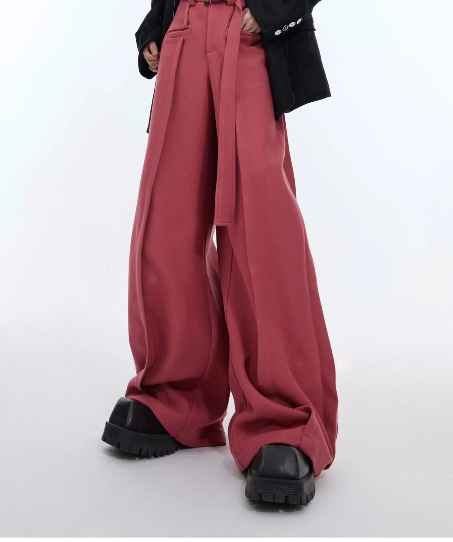 Three-Dimensional Pleated Casual Pants with Belt Design for Spring