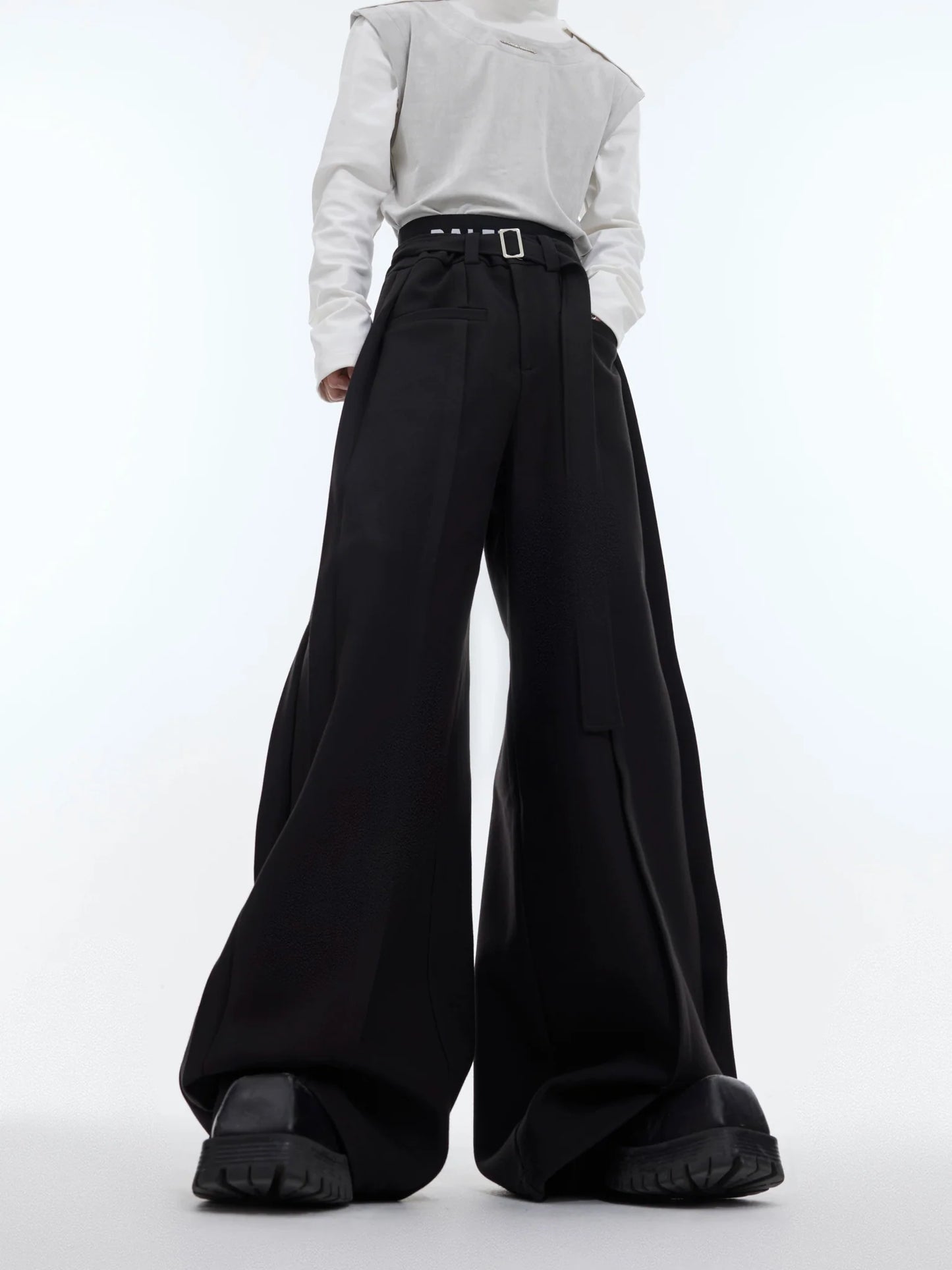 Three-Dimensional Pleated Casual Pants with Belt Design for Spring