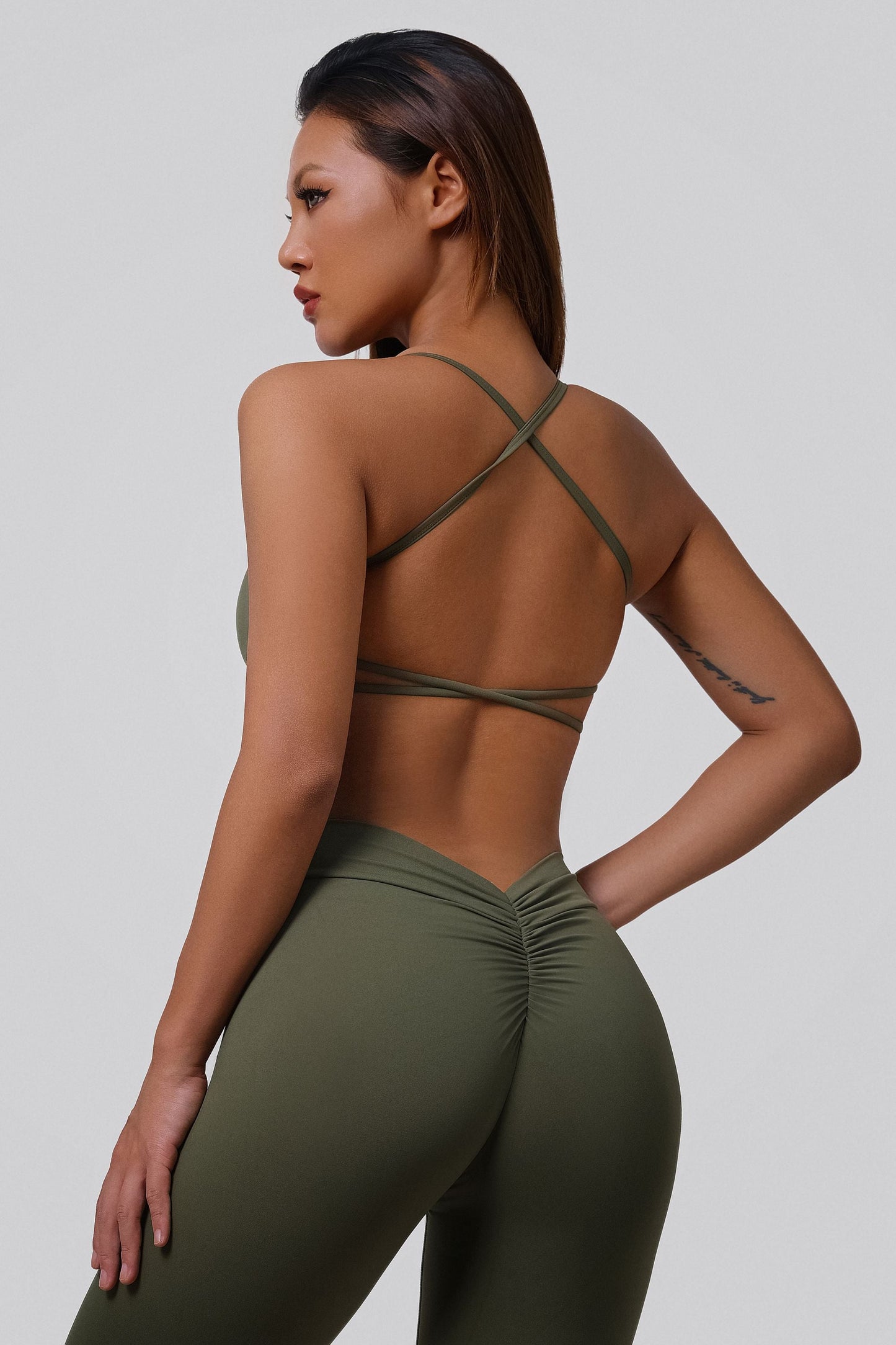 V-Back Scrunch Leggings