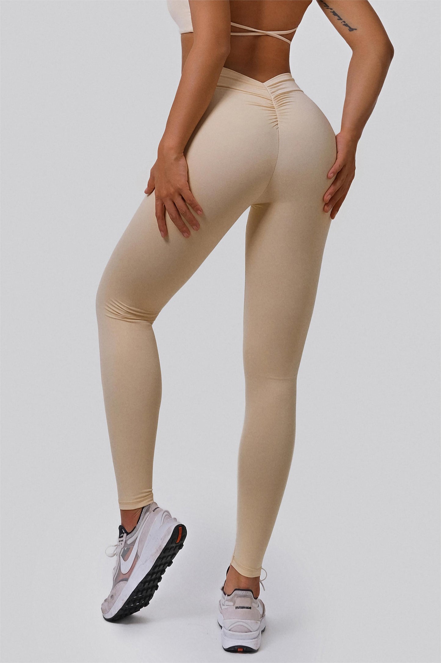 V-Back Scrunch Leggings