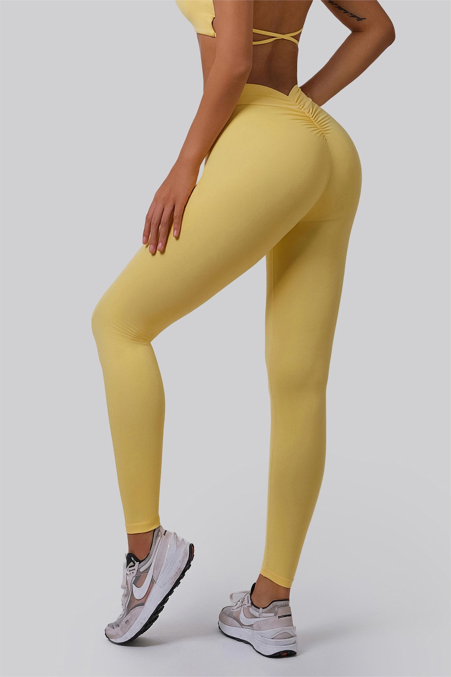 V-Back Scrunch Leggings