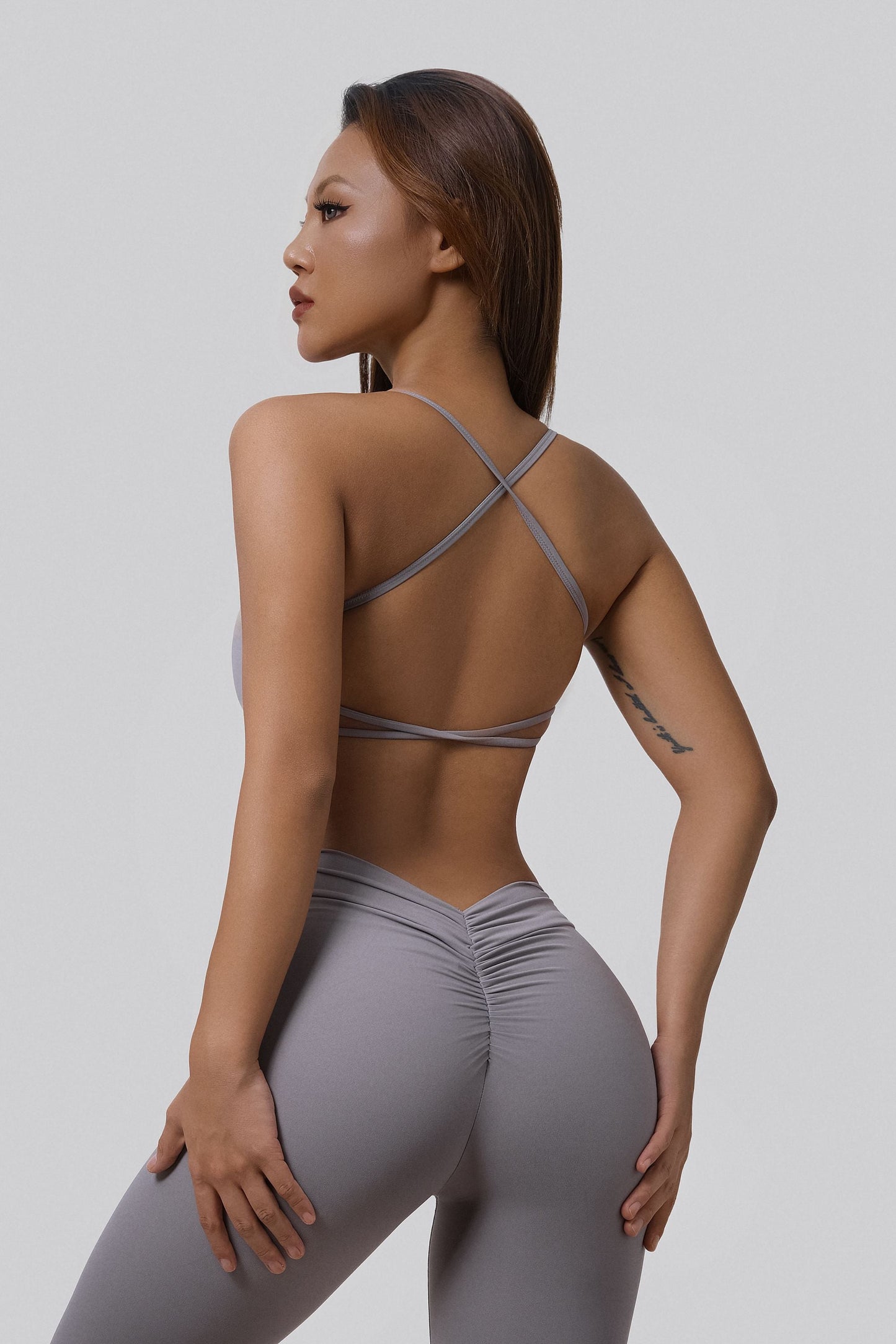 V-Back Scrunch Leggings