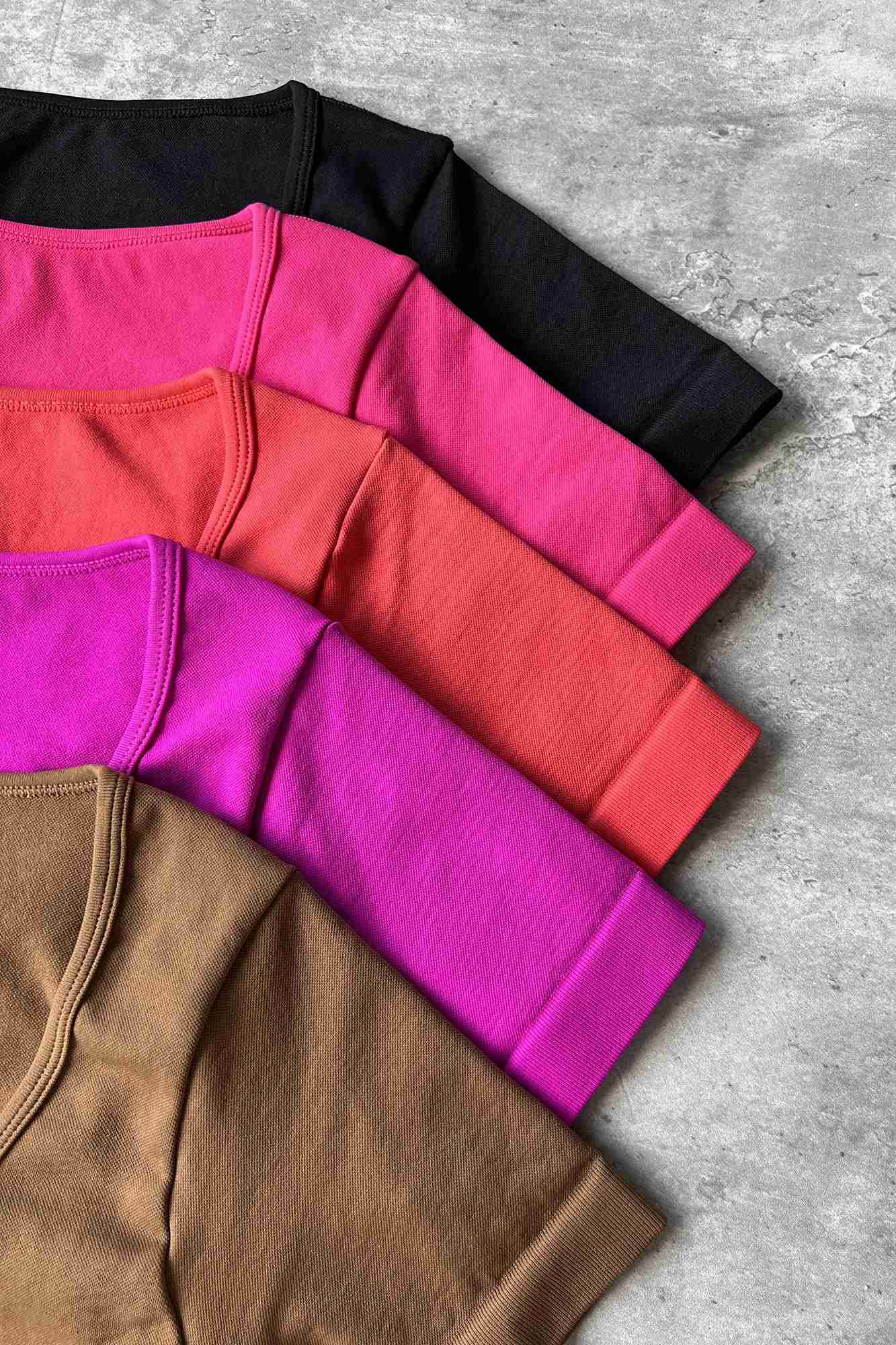 로우 스쿠프 넥 반팔 크롭 탑