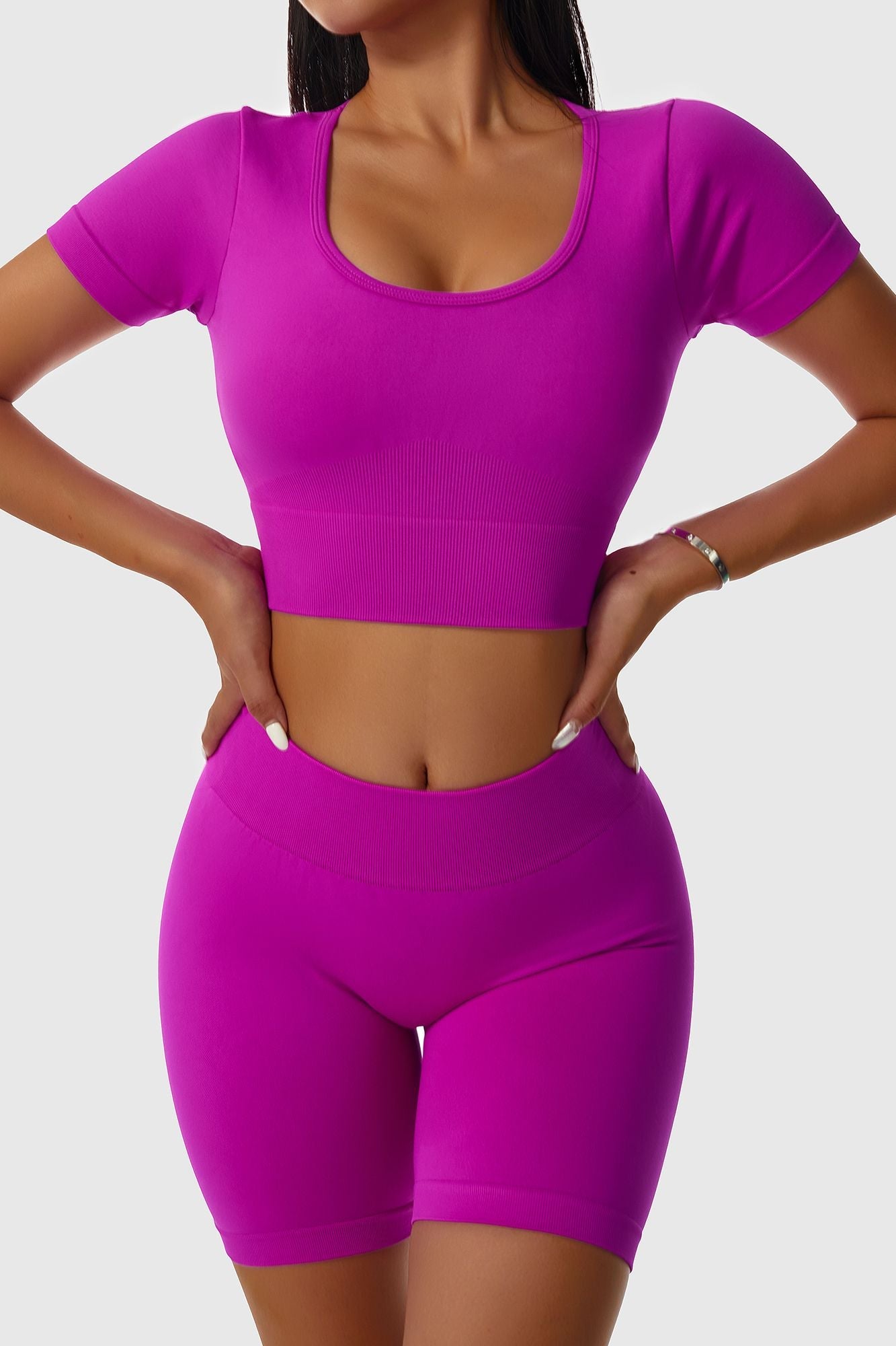 로우 스쿠프 넥 반팔 크롭 탑